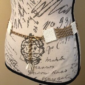 🌟Vintage Trifari nugget squares/4 rows chain claw petal crown drop belt